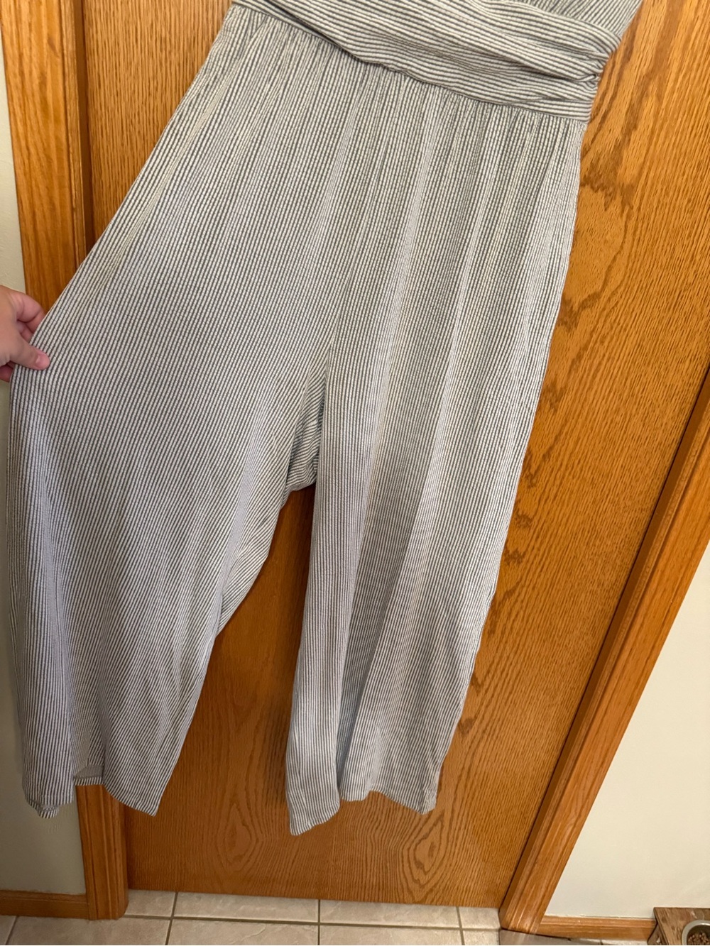 NWT HALARA Gray Textured Wide-Leg V-Neck Jumpsuit - Picture 5 of 7